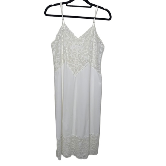 T8 Vintage Vanity Fair slip for dresses creamy white size small - Picture 1 of 14